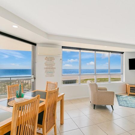 Oceanside Resort - Absolute Beachfront Apartments Gold Coast Dış mekan fotoğraf