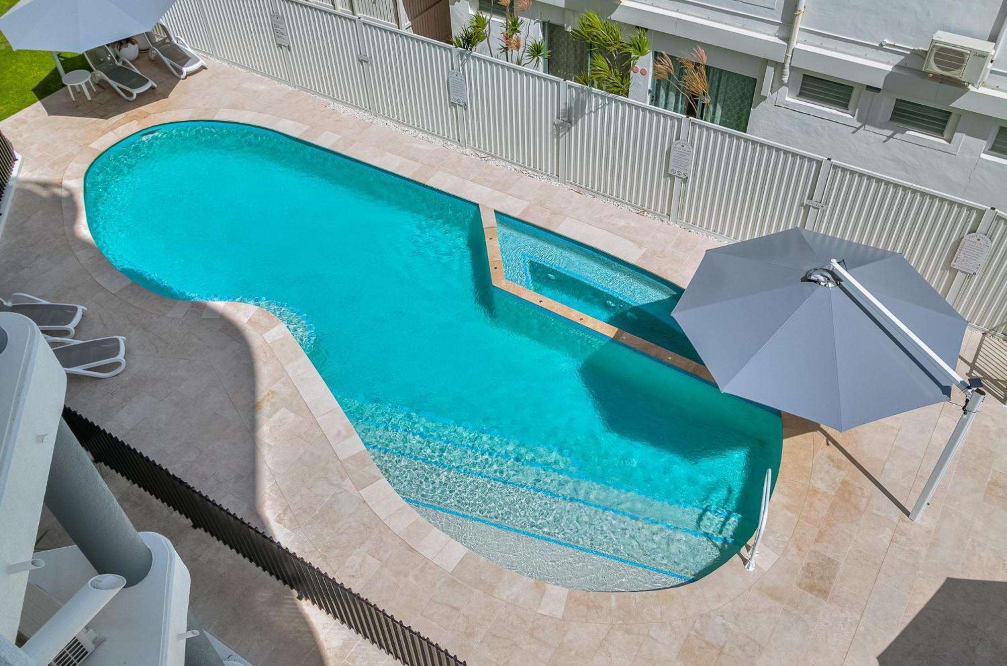 Oceanside Resort - Absolute Beachfront Apartments Gold Coast Dış mekan fotoğraf