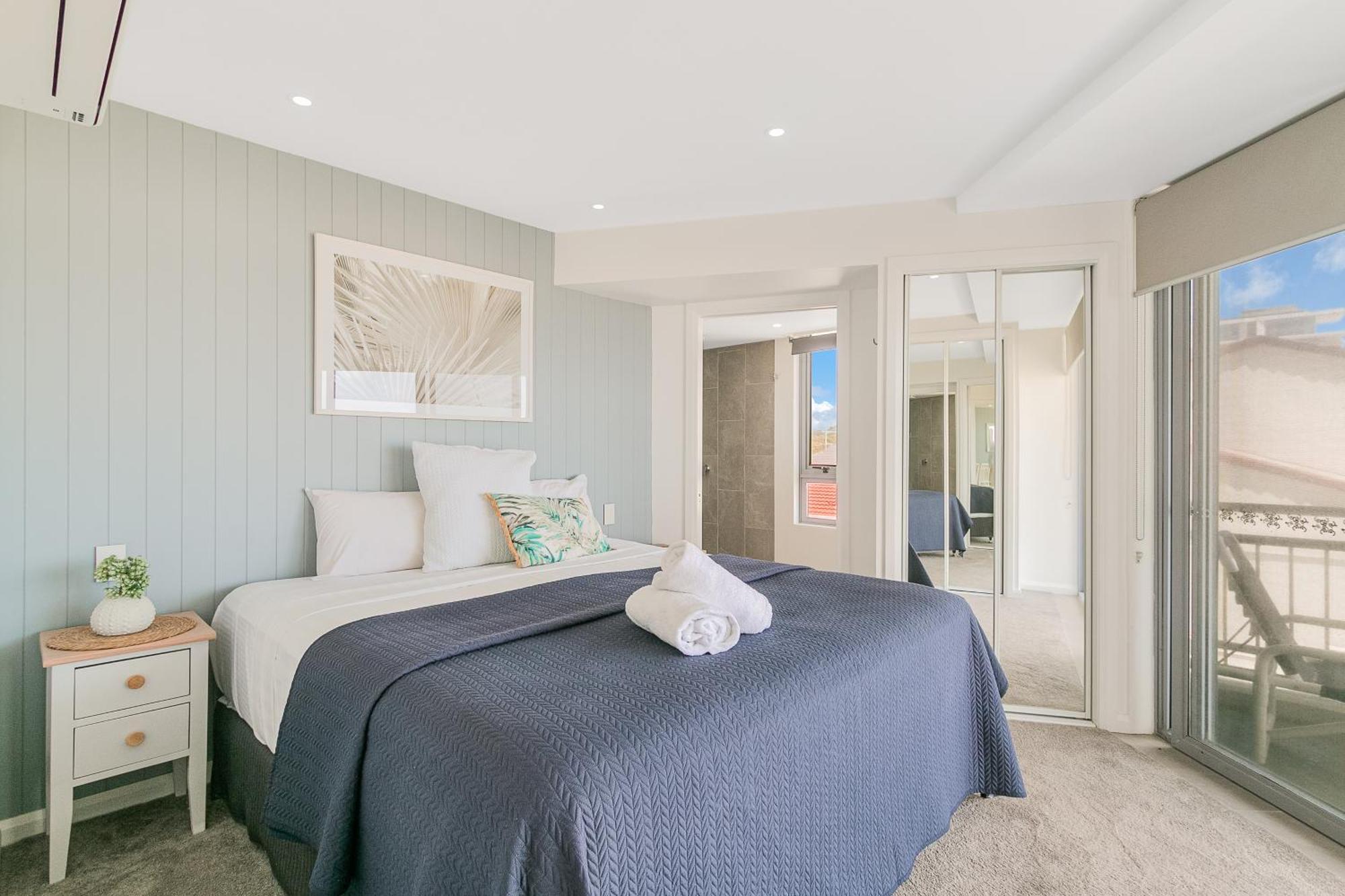 Oceanside Resort - Absolute Beachfront Apartments Gold Coast Dış mekan fotoğraf