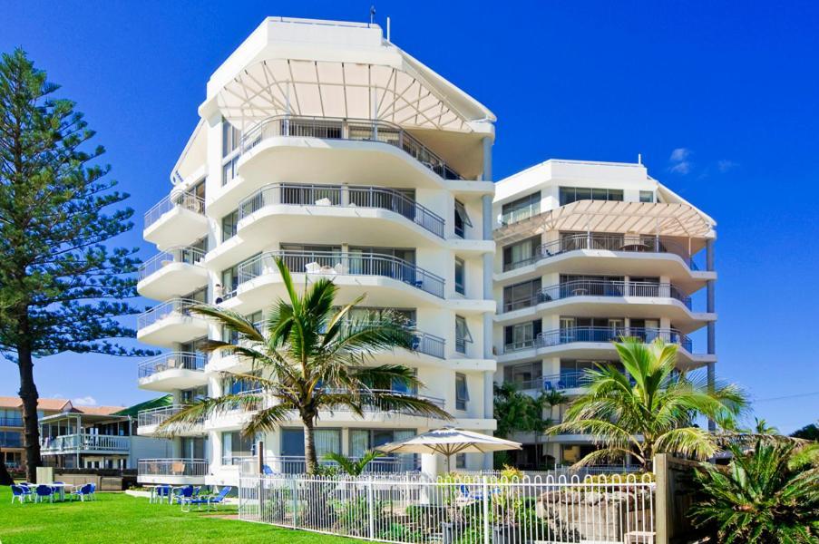 Oceanside Resort - Absolute Beachfront Apartments Gold Coast Dış mekan fotoğraf