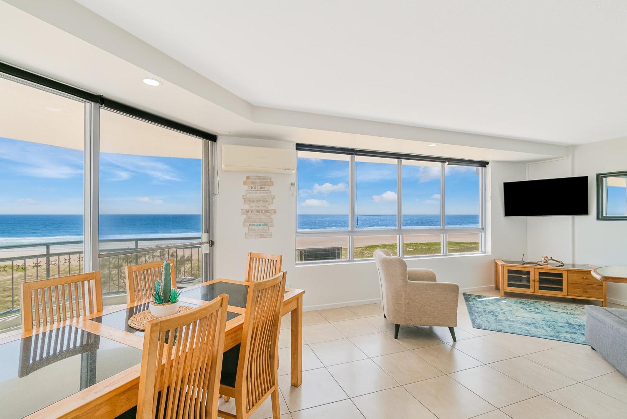 Oceanside Resort - Absolute Beachfront Apartments Gold Coast Dış mekan fotoğraf