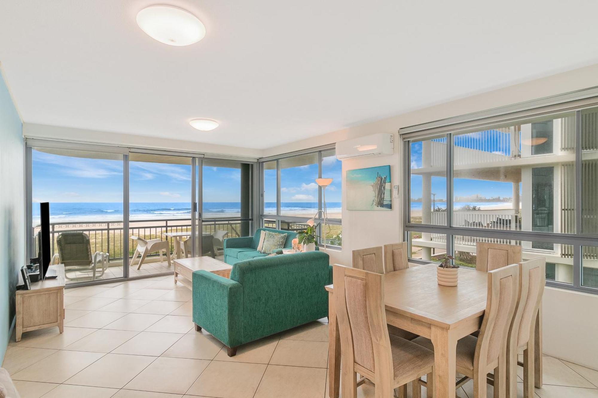 Oceanside Resort - Absolute Beachfront Apartments Gold Coast Dış mekan fotoğraf