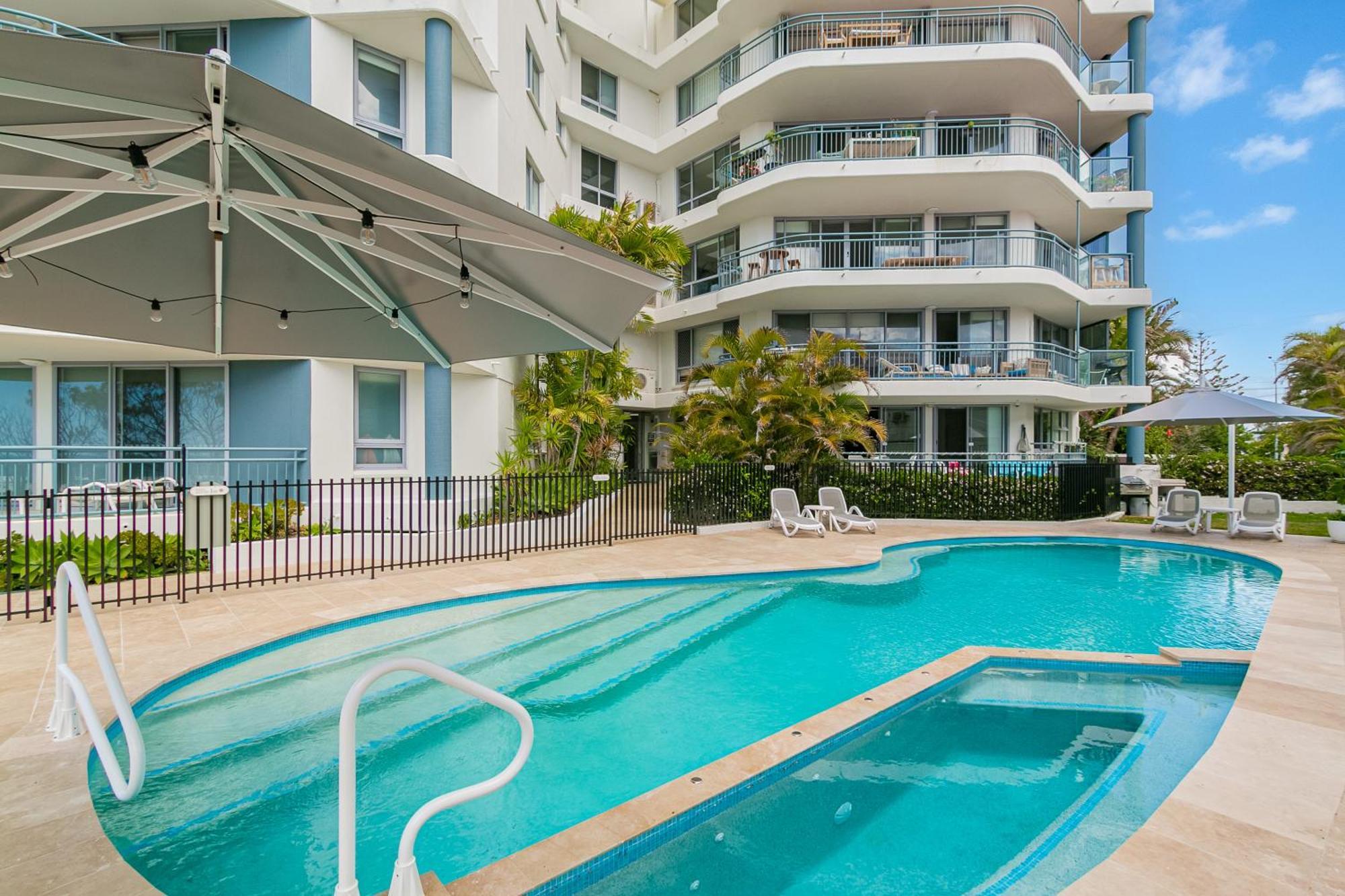 Oceanside Resort - Absolute Beachfront Apartments Gold Coast Dış mekan fotoğraf
