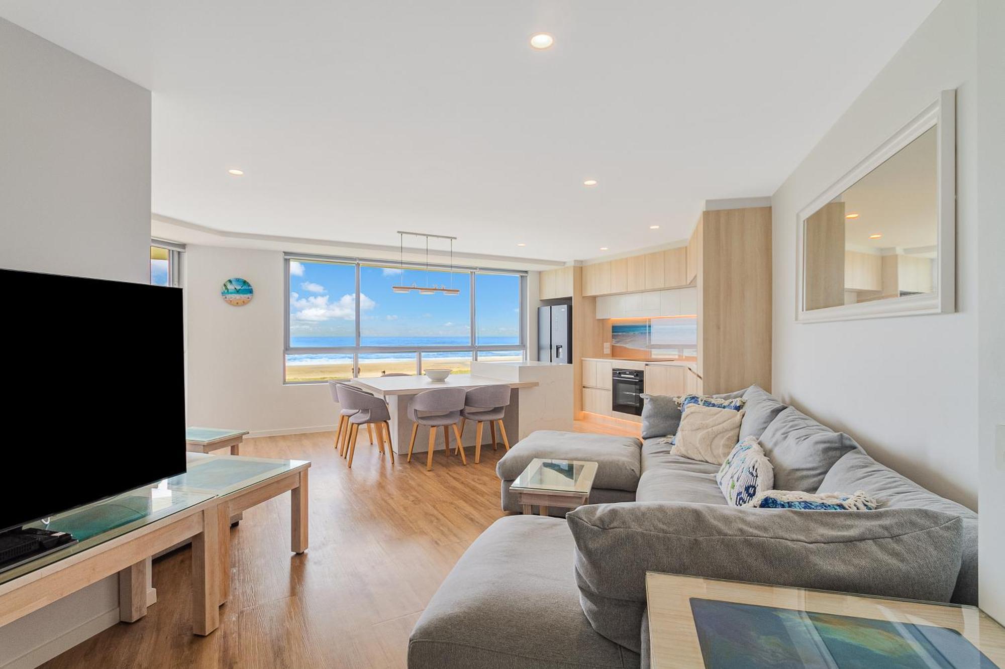 Oceanside Resort - Absolute Beachfront Apartments Gold Coast Dış mekan fotoğraf