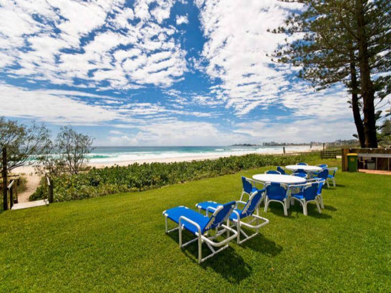 Oceanside Resort - Absolute Beachfront Apartments Gold Coast Dış mekan fotoğraf