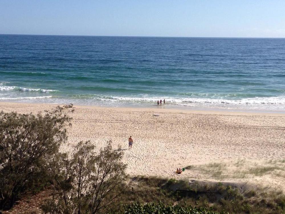 Oceanside Resort - Absolute Beachfront Apartments Gold Coast Dış mekan fotoğraf