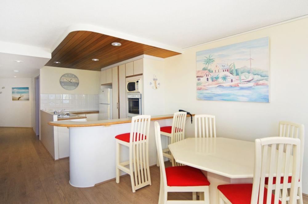 Oceanside Resort - Absolute Beachfront Apartments Gold Coast Dış mekan fotoğraf