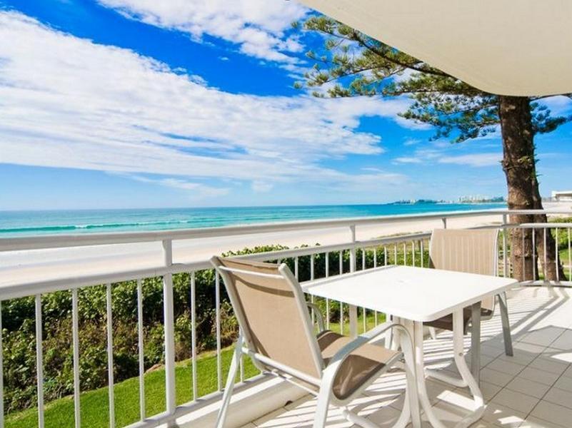 Oceanside Resort - Absolute Beachfront Apartments Gold Coast Dış mekan fotoğraf