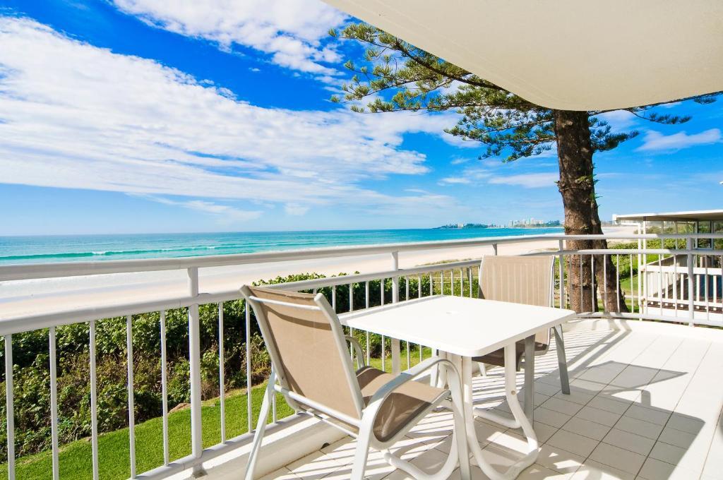 Oceanside Resort - Absolute Beachfront Apartments Gold Coast Dış mekan fotoğraf