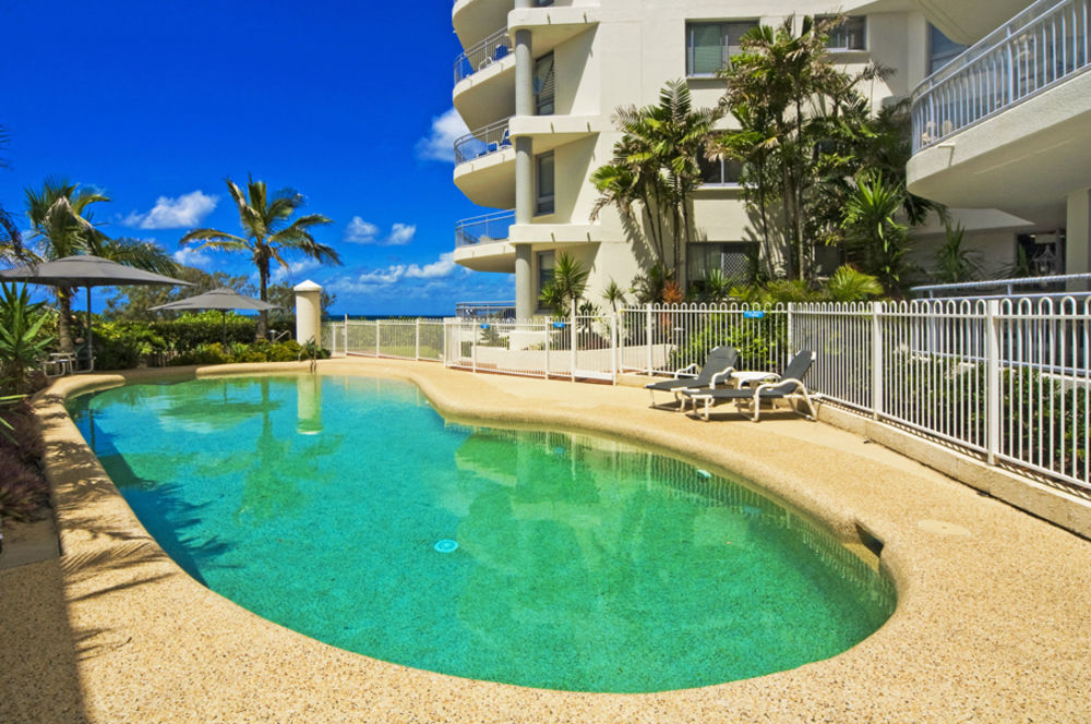 Oceanside Resort - Absolute Beachfront Apartments Gold Coast Dış mekan fotoğraf