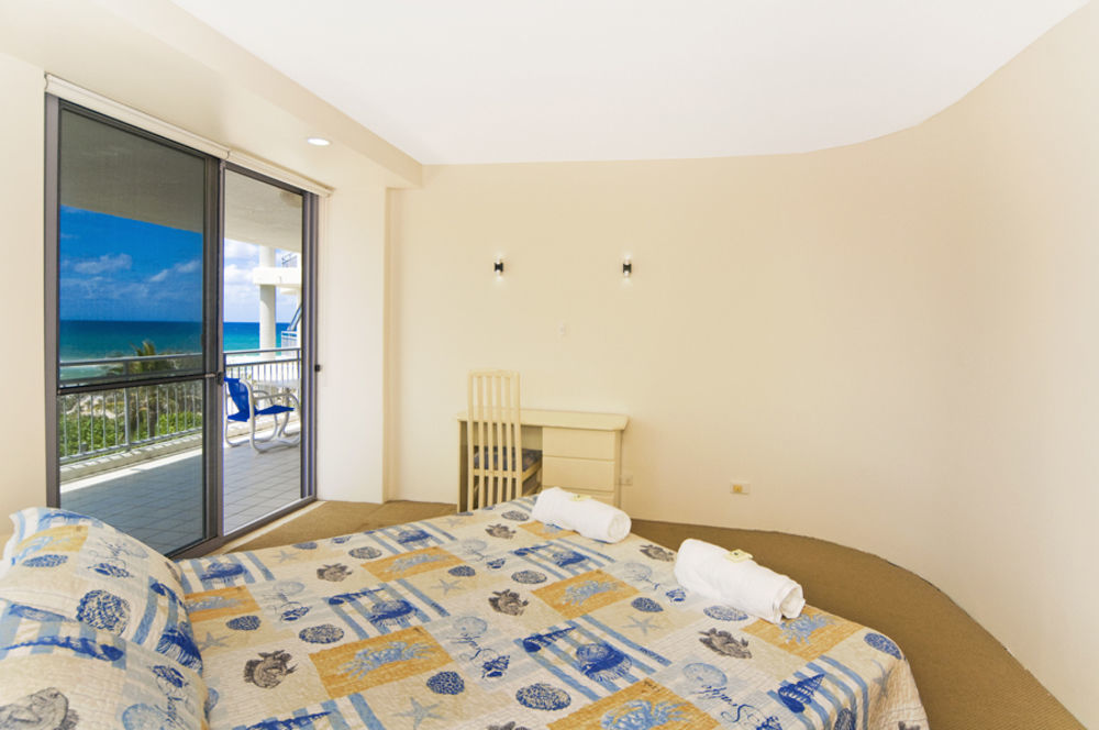 Oceanside Resort - Absolute Beachfront Apartments Gold Coast Dış mekan fotoğraf