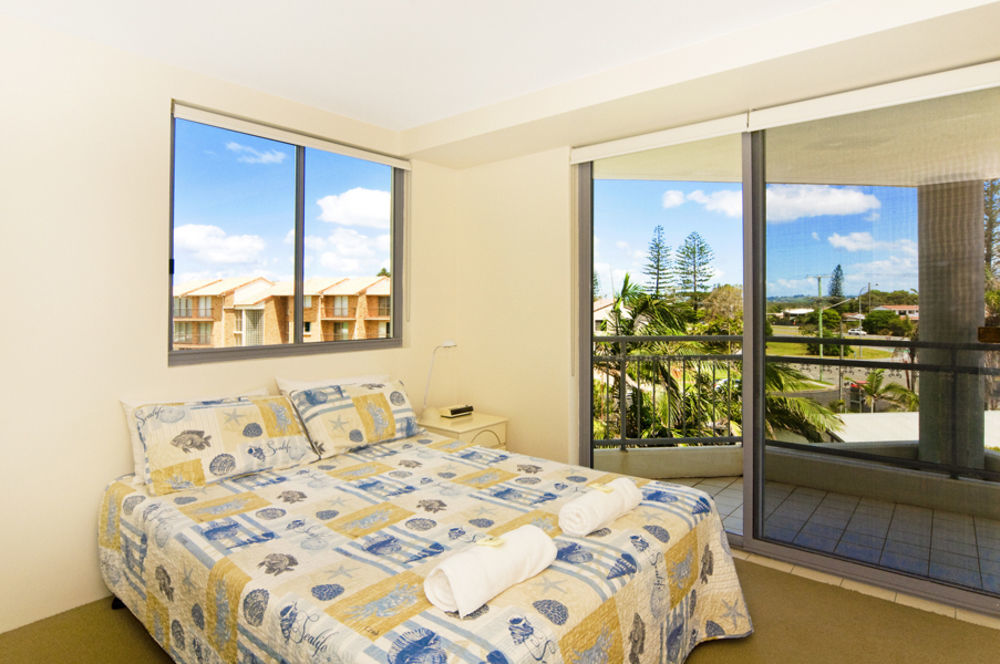 Oceanside Resort - Absolute Beachfront Apartments Gold Coast Dış mekan fotoğraf