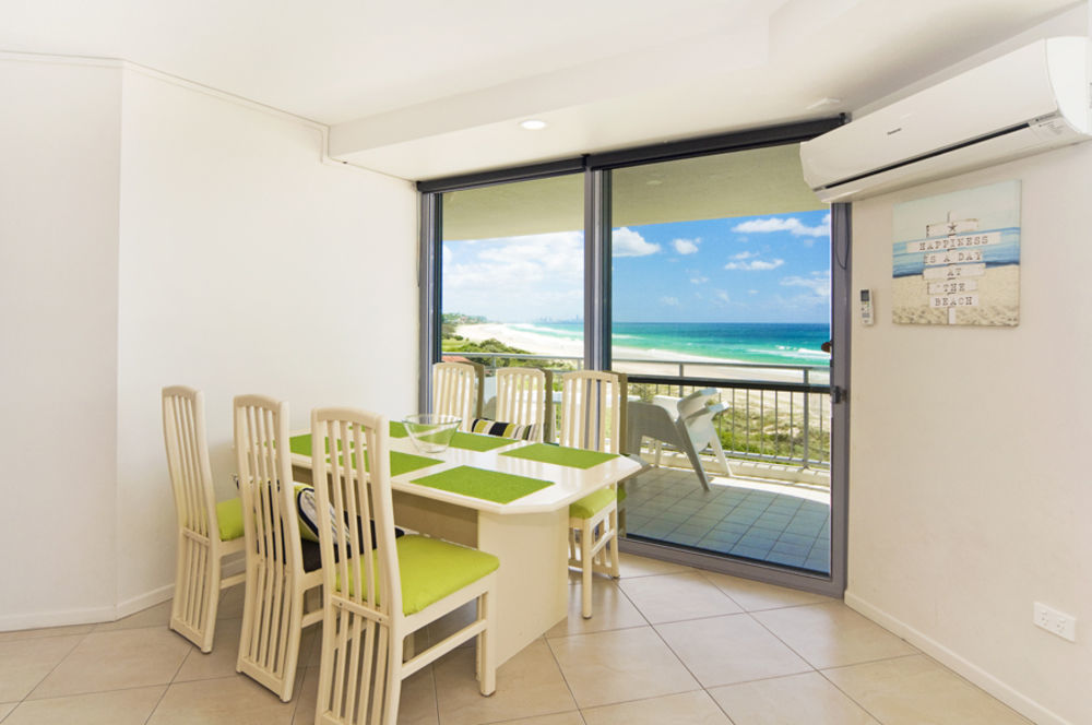 Oceanside Resort - Absolute Beachfront Apartments Gold Coast Dış mekan fotoğraf