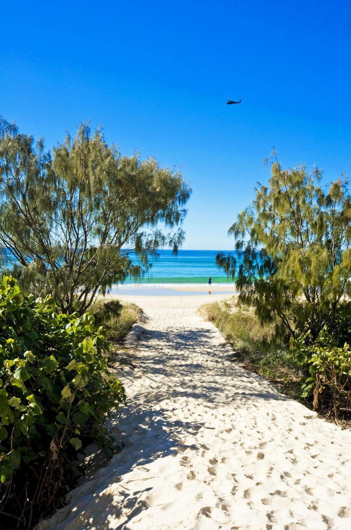 Oceanside Resort - Absolute Beachfront Apartments Gold Coast Dış mekan fotoğraf