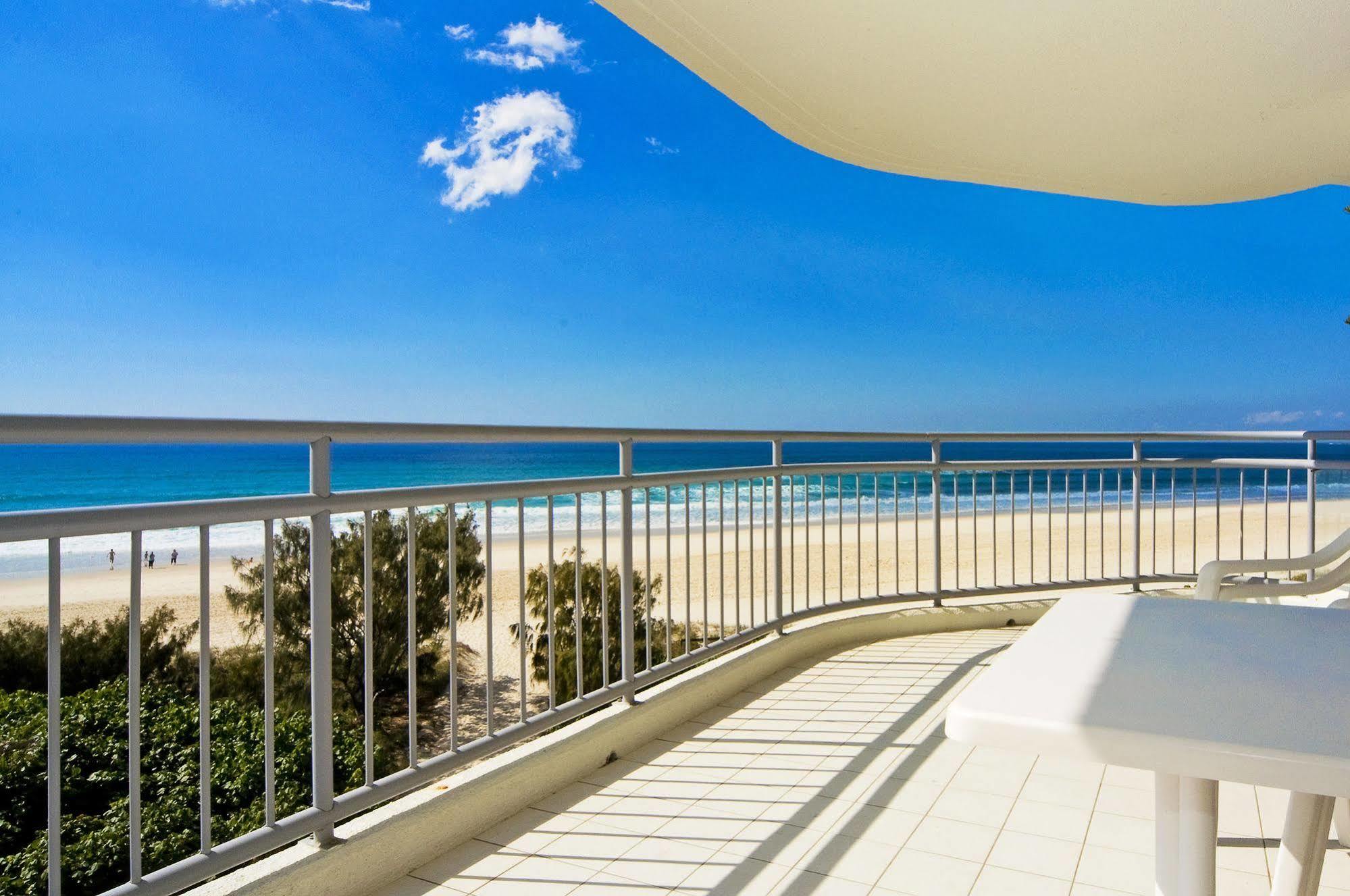 Oceanside Resort - Absolute Beachfront Apartments Gold Coast Dış mekan fotoğraf