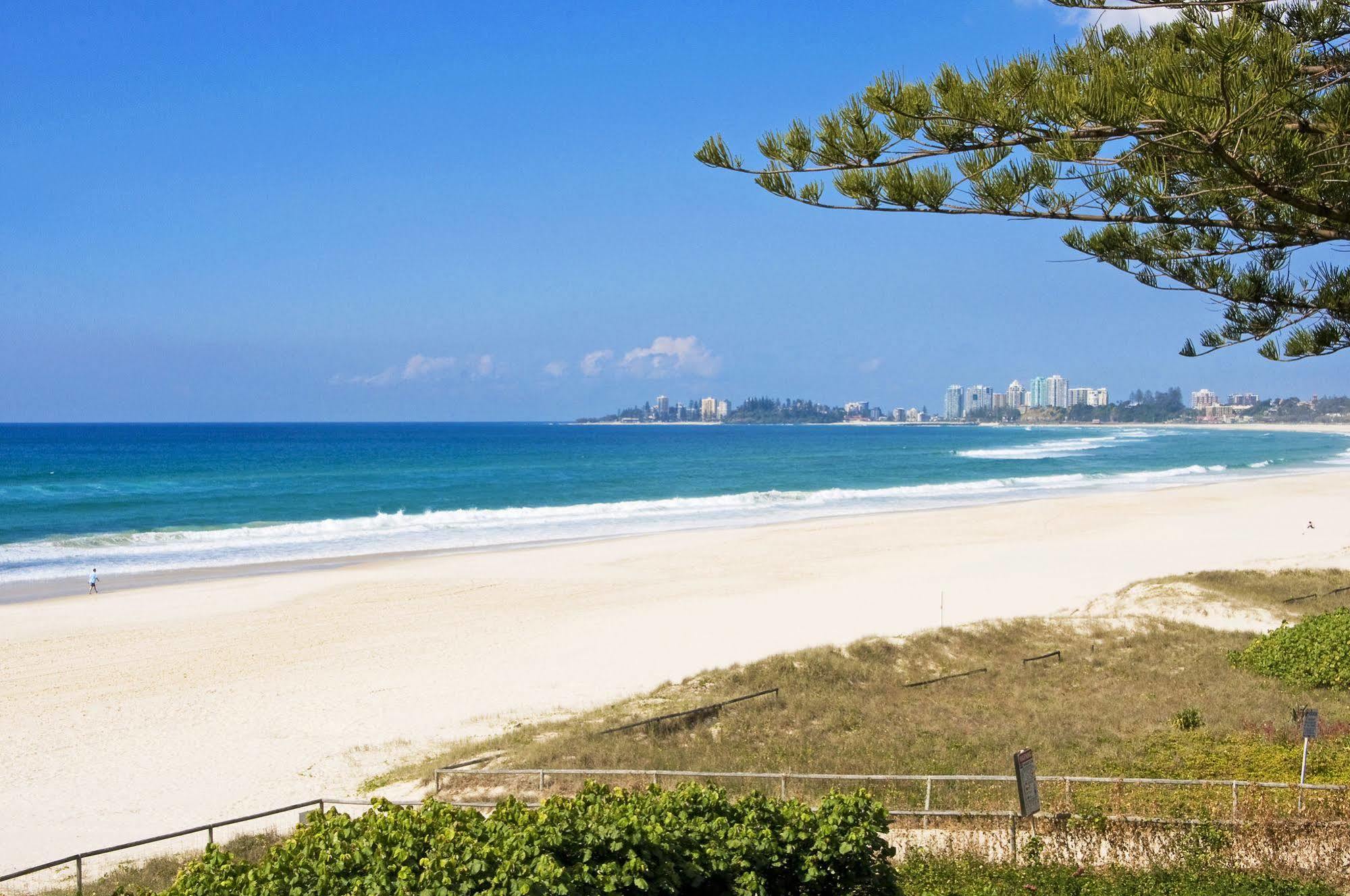 Oceanside Resort - Absolute Beachfront Apartments Gold Coast Dış mekan fotoğraf