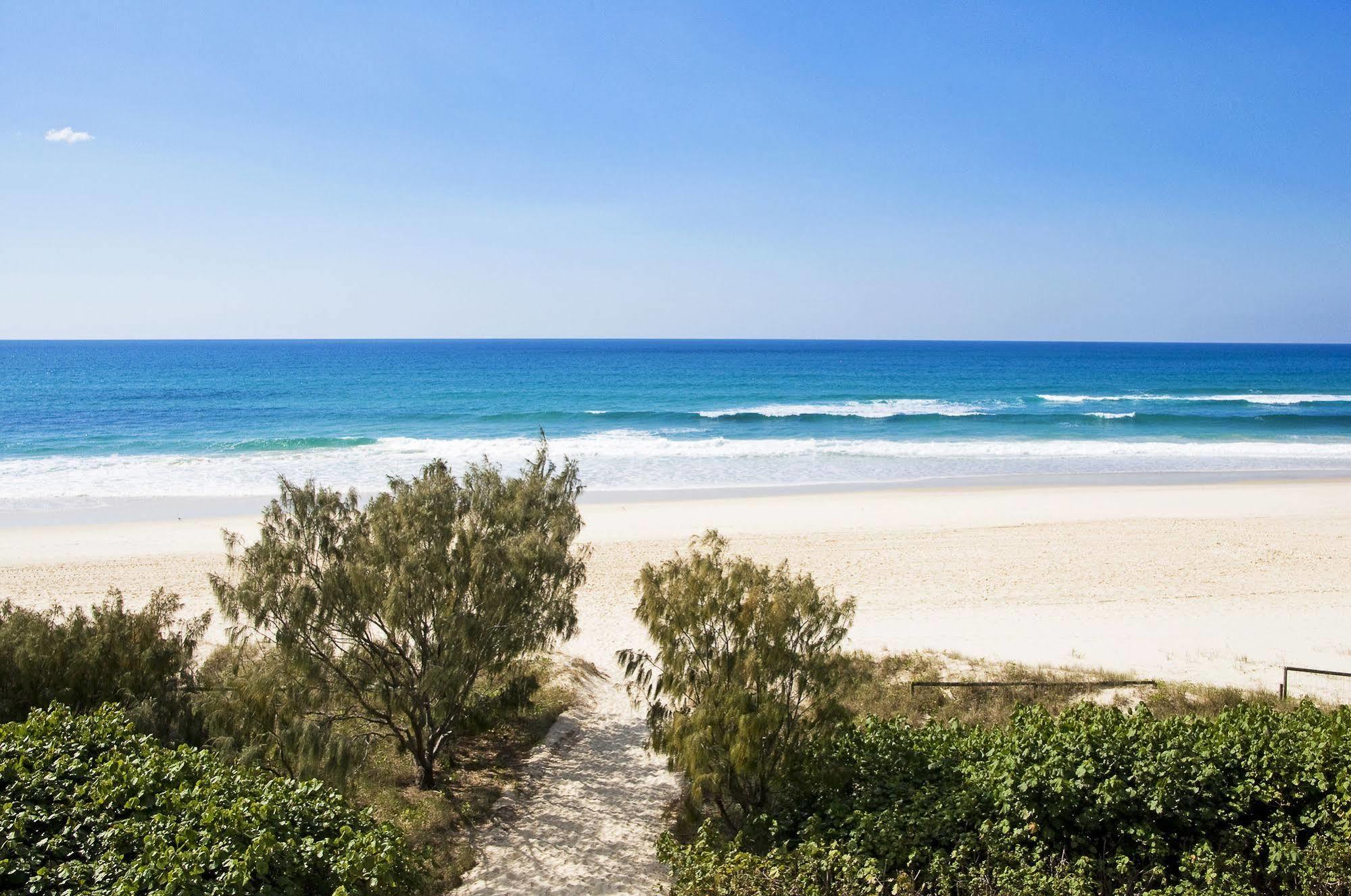 Oceanside Resort - Absolute Beachfront Apartments Gold Coast Dış mekan fotoğraf