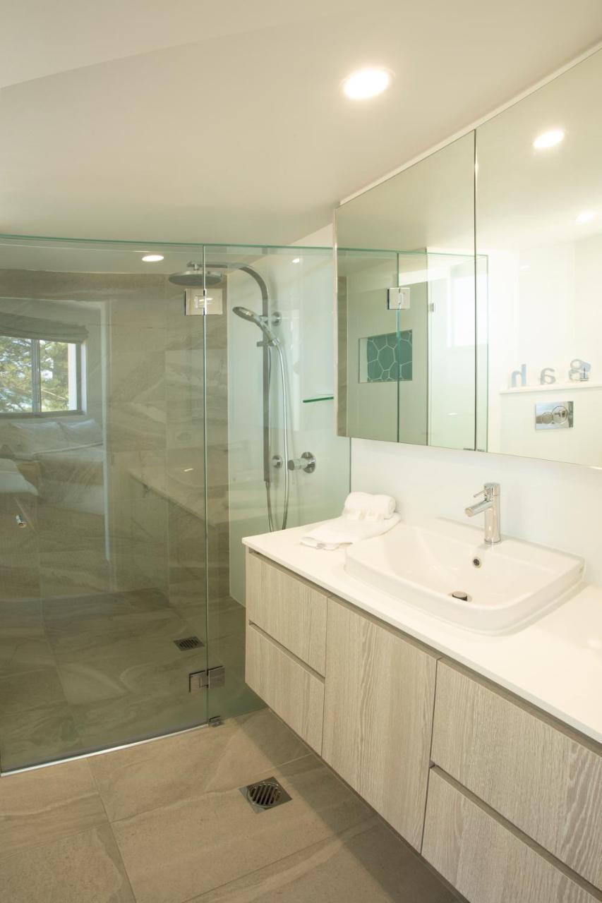 Oceanside Resort - Absolute Beachfront Apartments Gold Coast Dış mekan fotoğraf